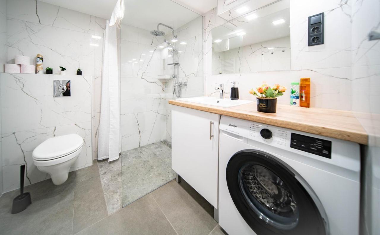 Free Parking Basilica Rob'S Home - Ac, Wi-Fi, Smart Tv Budapest Esterno foto